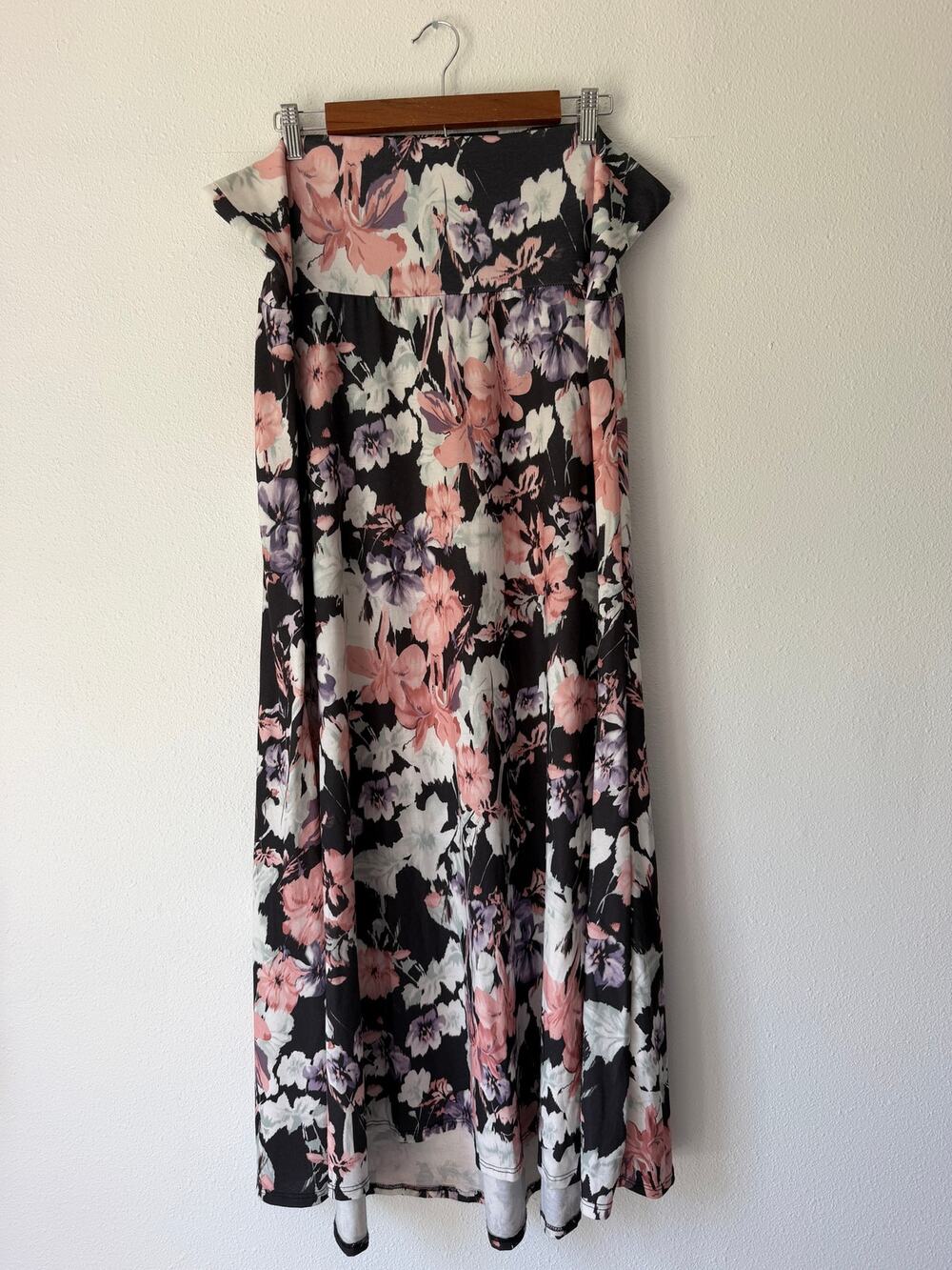 Black Pink Floral Print Plus Size Flowy Romantic Boho Maxi Skirt Size 3XL